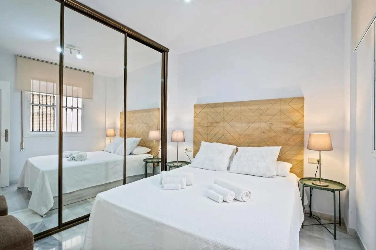 Cozy Cathedral Apartment In Malaga